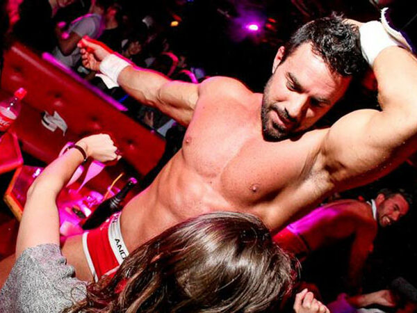Stripteaseur EVJF