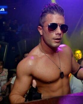 Stripteaseur Sens